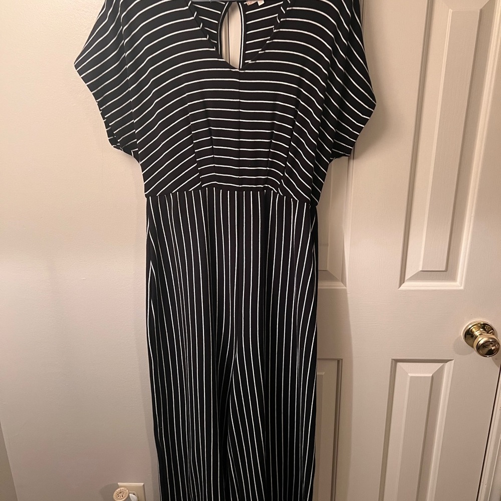 Black and white short sleeve jumpsuit- NEVER WORN